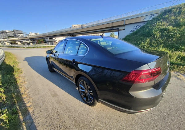Volkswagen Passat cena 130000 przebieg: 88400, rok produkcji 2021 z Warszawa małe 742